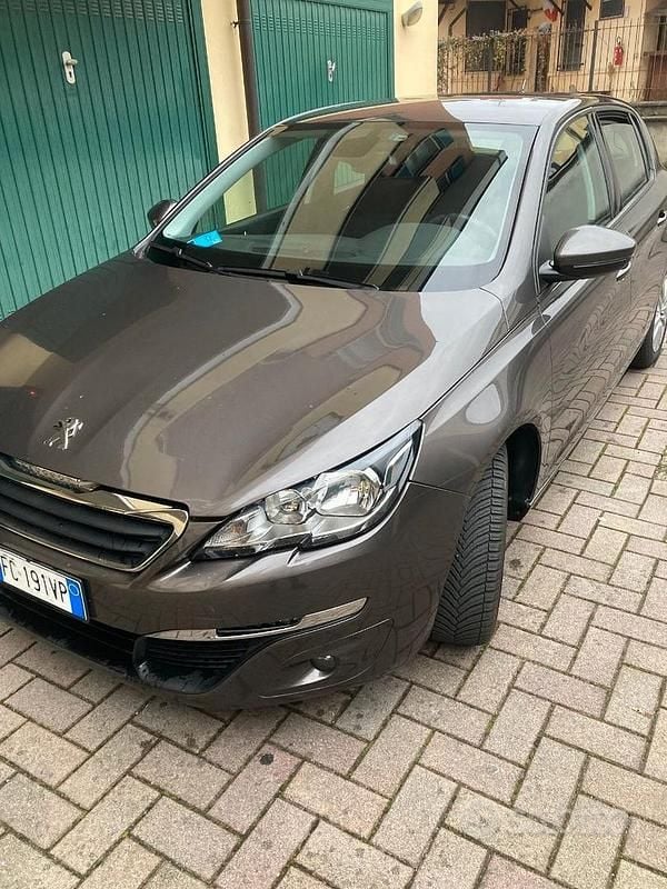 Grigio Usata 2016 Peugeot 308 Business-Line Tre volumi | 5000 € (Super prezzo) - Immagine 1/4