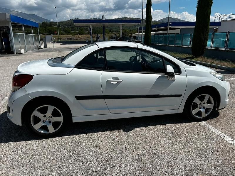 Usata 2011 Peugeot 207 CC Cabrio | 3000 € (Ottimo prezzo) - Immagine 1/4