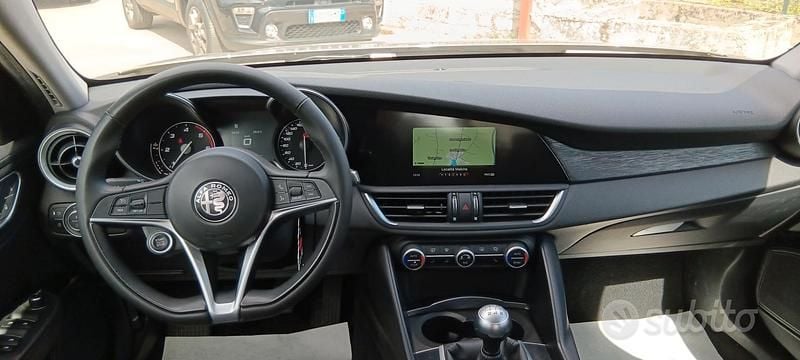 Usata Alfa Romeo Giulia Super 160 CV (117 kW) 2018 Grigio Berlina