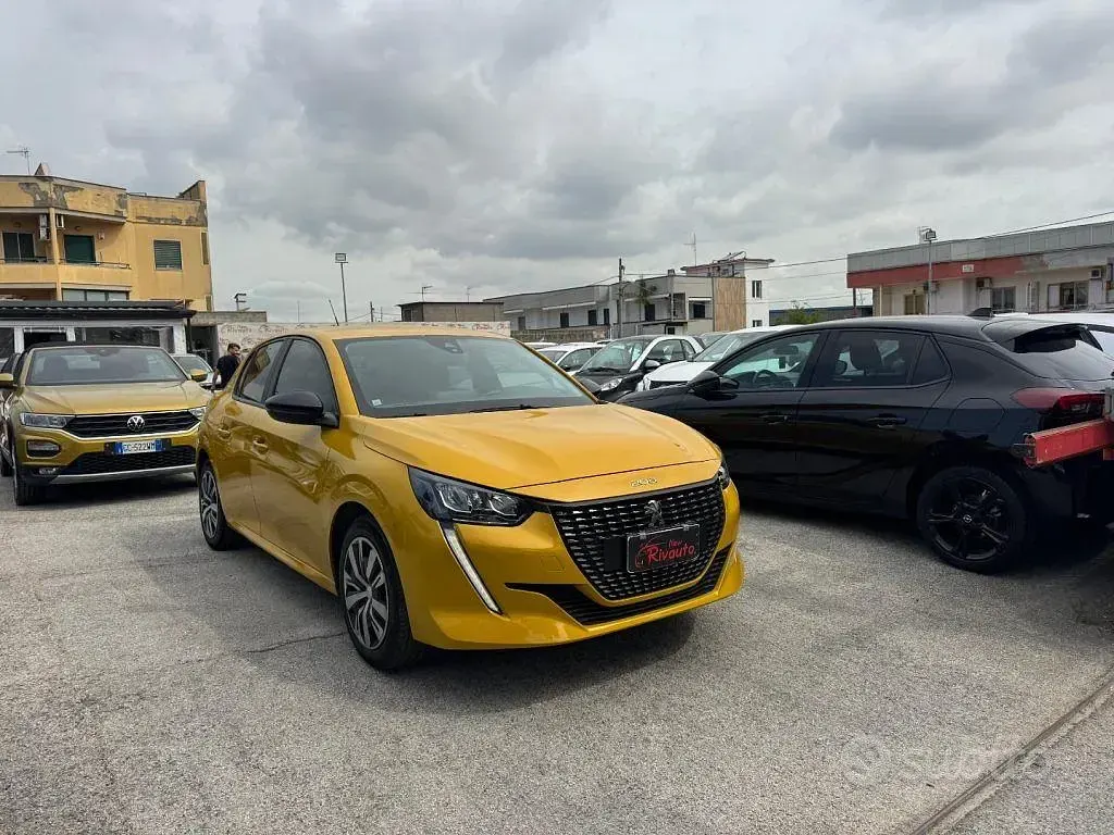 Usata Peugeot 208 Active 75 CV (55 kW) 2023 Oro Utilitaria