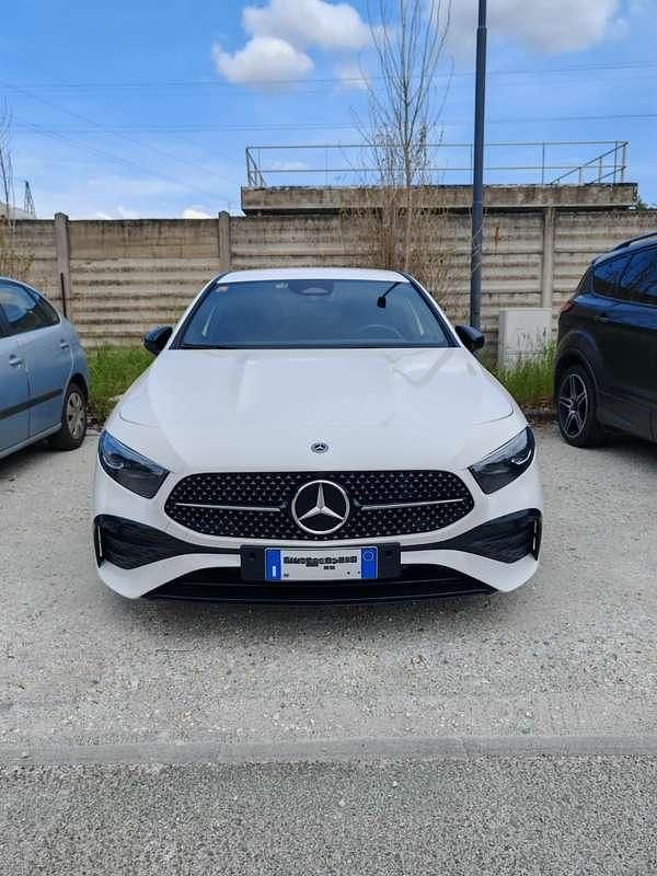Usata Mercedes A180 AMG Line Premium Plus 116 CV (85 kW) 2024 Bianco Berlina
