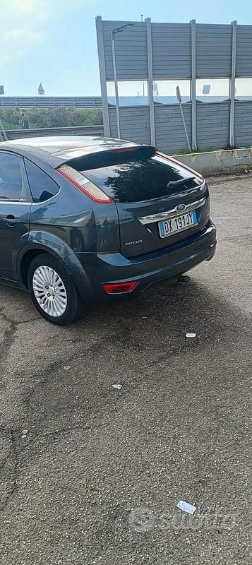 Usata Ford Focus 100 CV (73 kW) 2009 Grigio Berlina