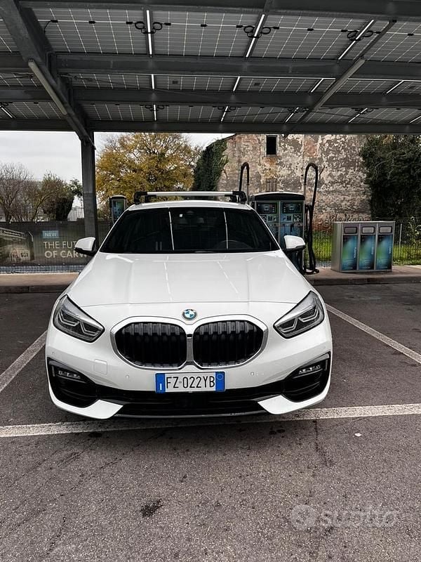 Usata BMW 118 Sport Line 140 CV (102 kW) 2020 Bianco Utilitaria
