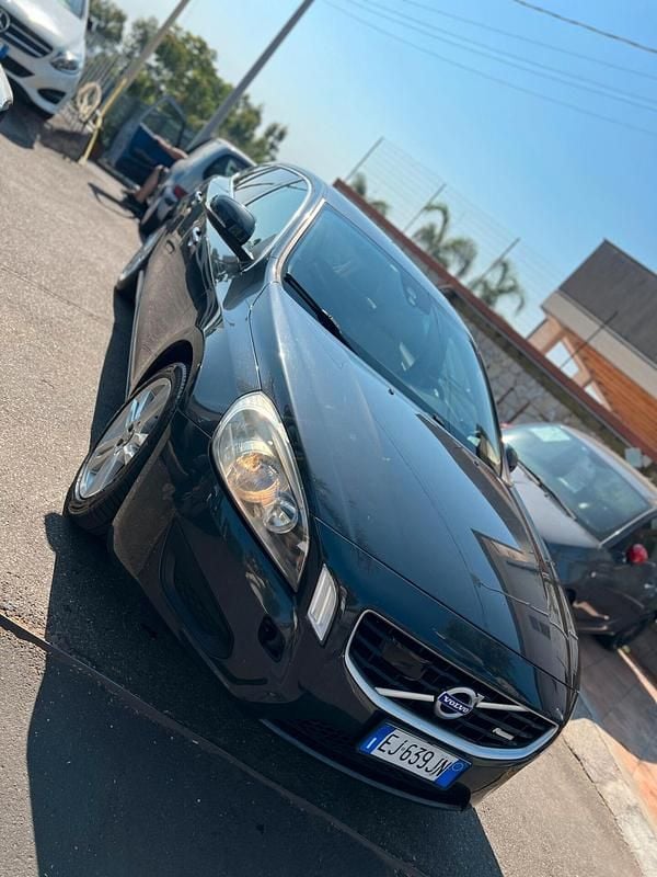 Usata Volvo V60 Summum 163 CV (119 kW) 2011 Nero Station wagon