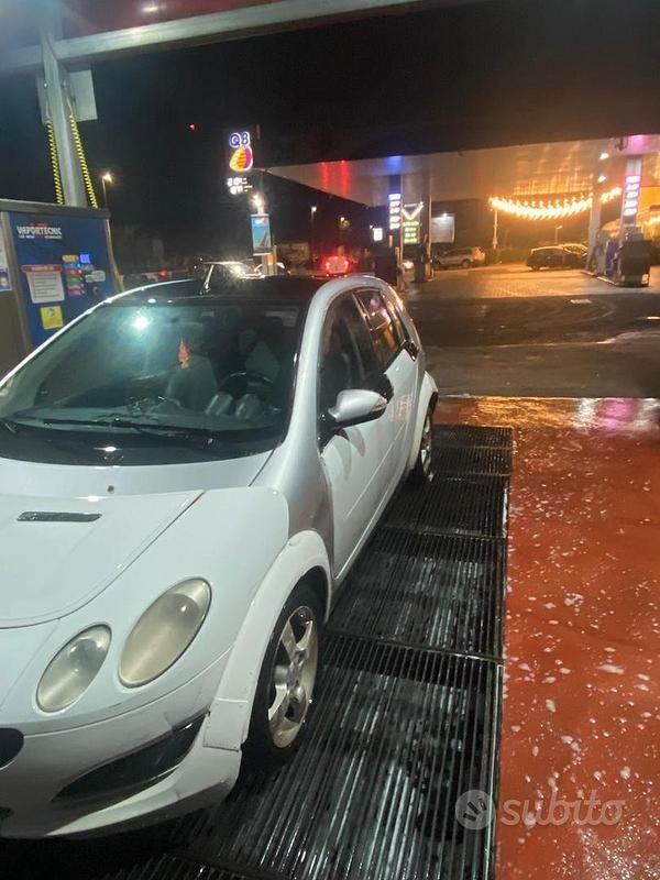 Usata Smart ForFour 68 CV (50 kW) 2005 Bianco Utilitaria