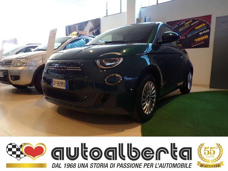 Usata Fiat 500e Action 69 kW (95 CV) 2023 Ocean green Utilitaria