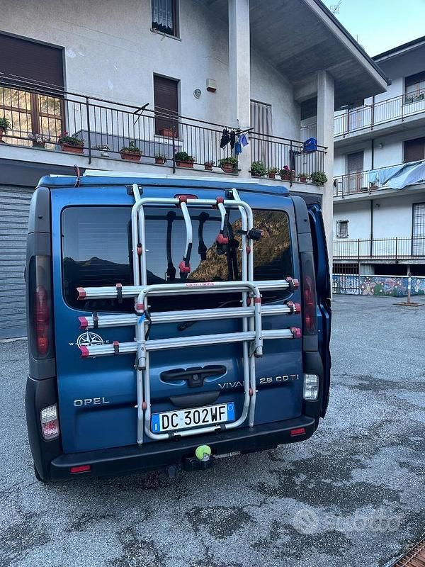 Usata Opel Vivaro 2006 Blu Monovolume