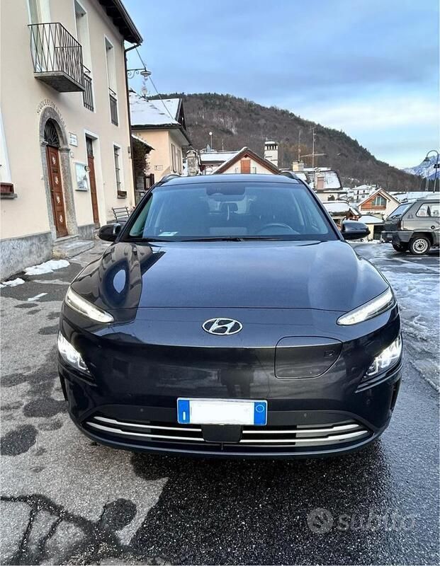 Grigio Usata 2022 Hyundai Kona XPrime SUV | 18.000 € (Buon prezzo) - Immagine 1/4