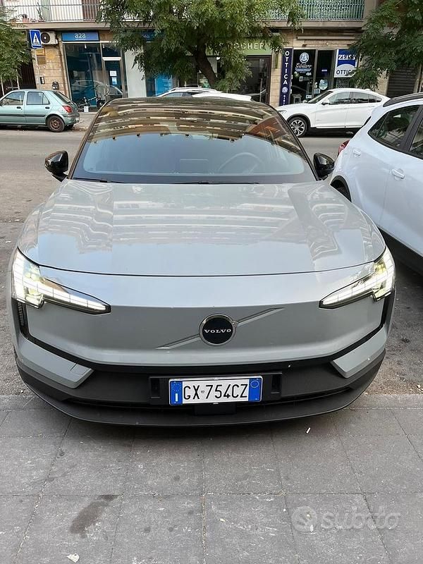 Grigio Usata 2024 Volvo EX30 SUV | 33.000 € (Buon prezzo) - Immagine 1/4