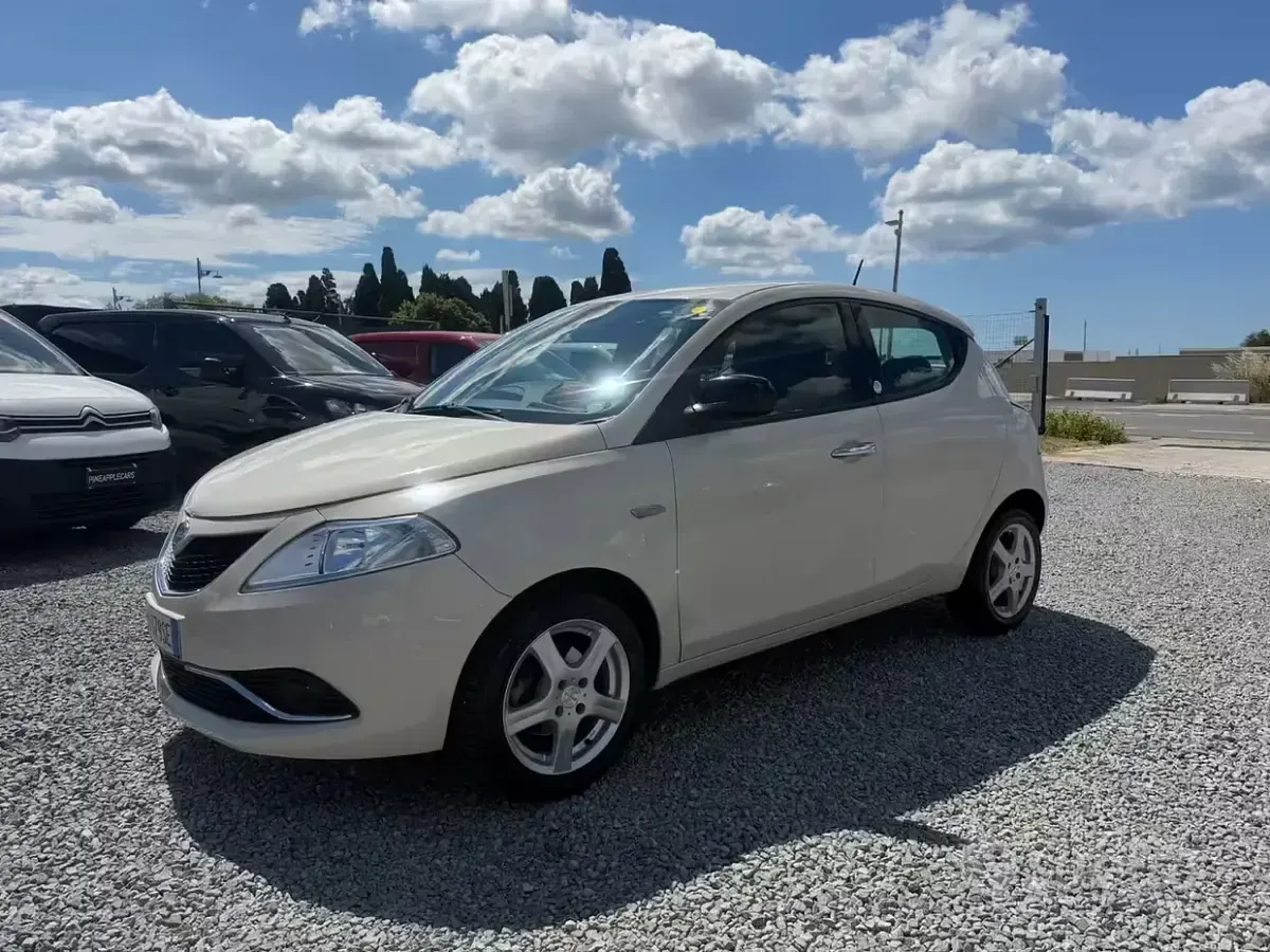 Usata Lancia Ypsilon 95 CV (69 kW) 2015 Utilitaria