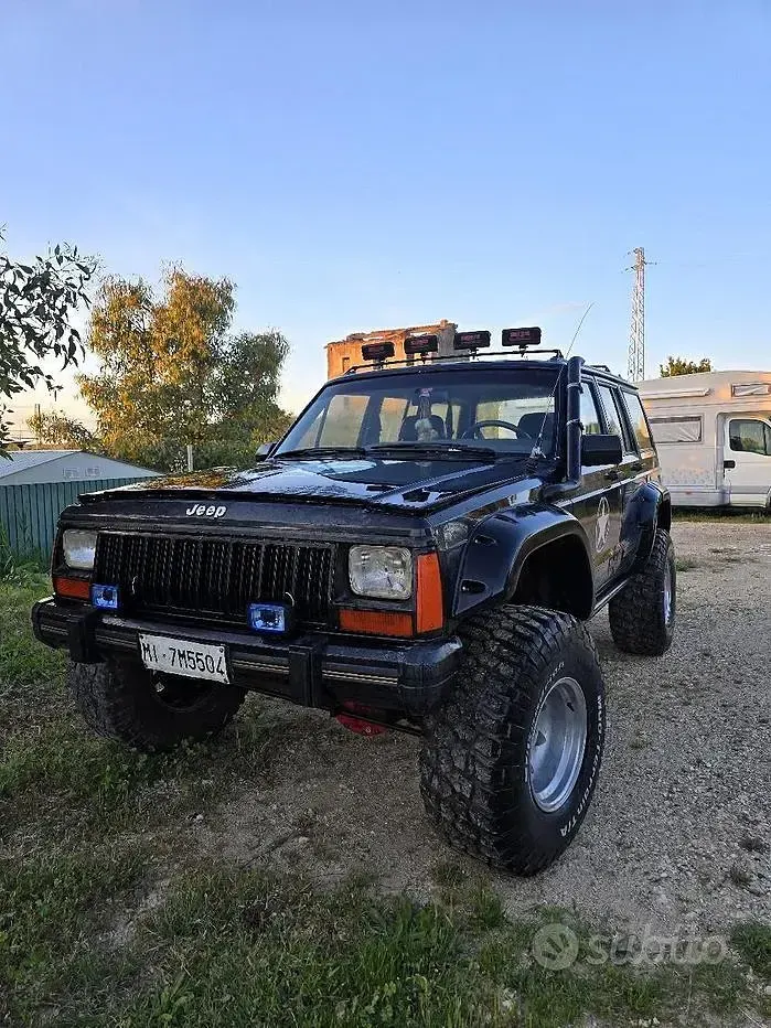 Usata Jeep Cherokee 130 CV (95 kW) 1989 SUV