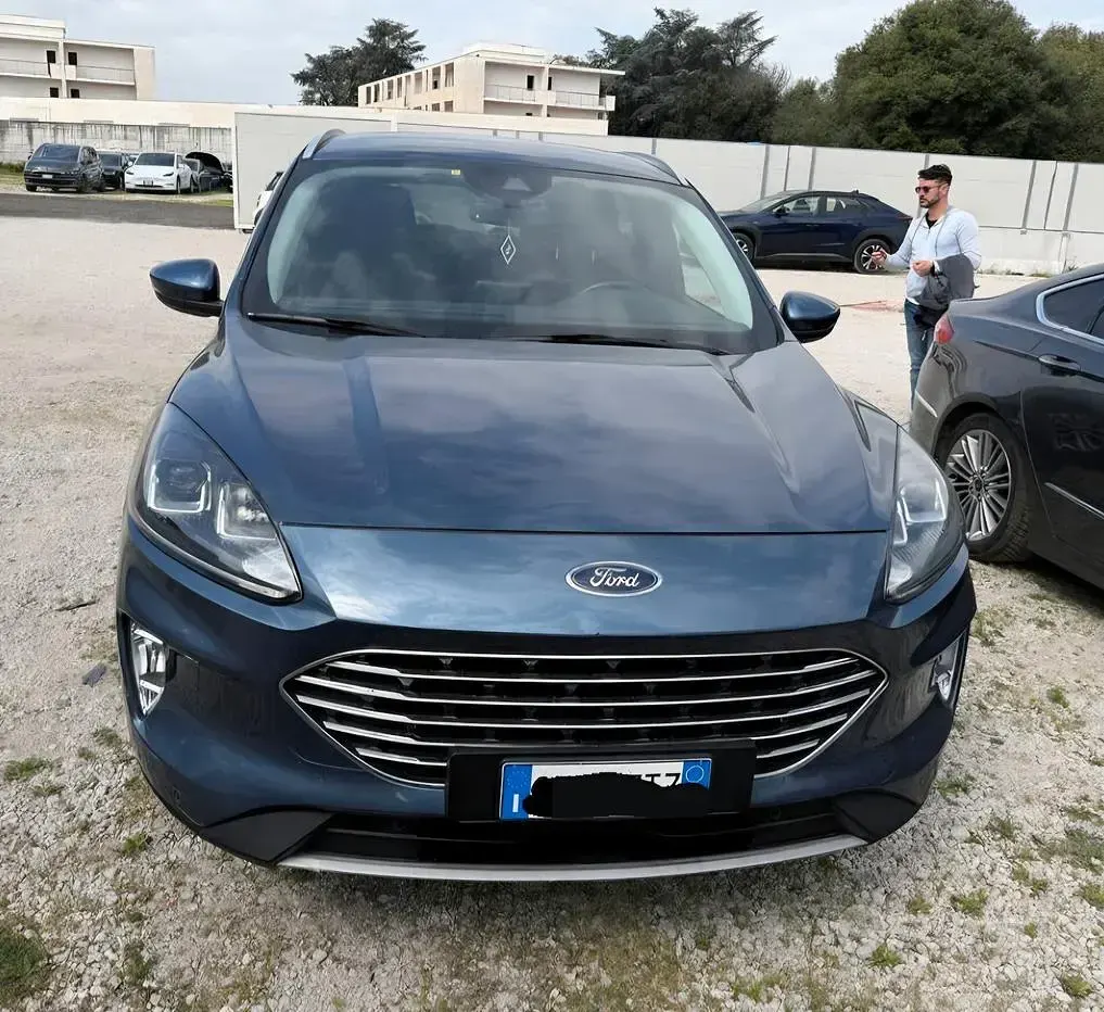 Usata Ford Kuga 120 CV (88 kW) 2022 Blu SUV