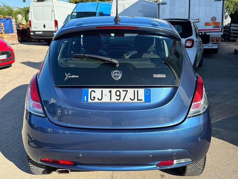 Usata Lancia Ypsilon Gold 69 CV (50 kW) 2022 Blu Utilitaria