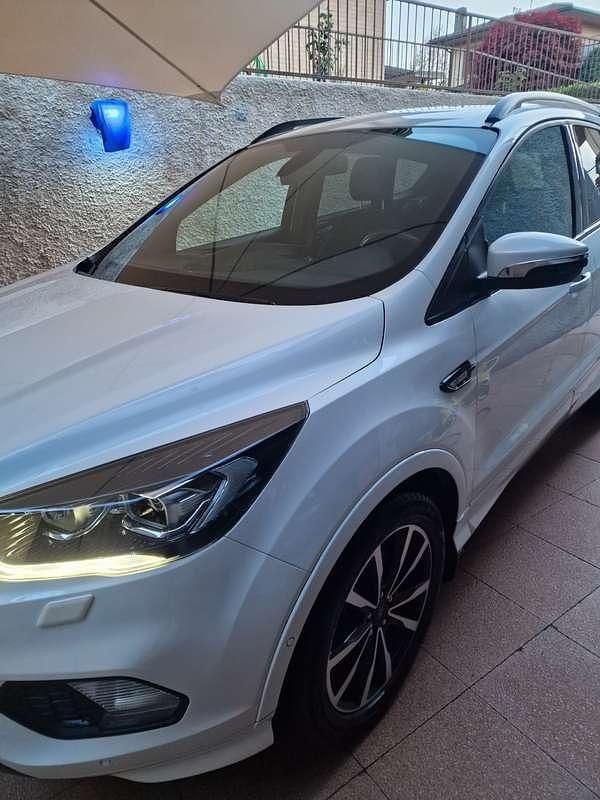 Usata Ford Kuga ST-Line 120 CV (88 kW) 2017 Bianco SUV