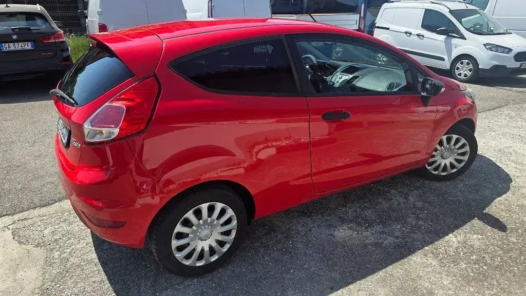 Usata Ford Fiesta 75 CV (55 kW) 2014 Rosso / pastello Utilitaria