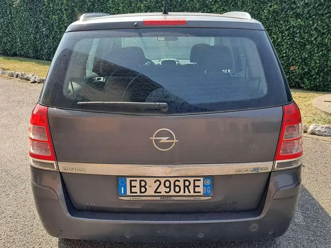 Usata Opel Zafira 150 CV (110 kW) 2010 Grigio Monovolume