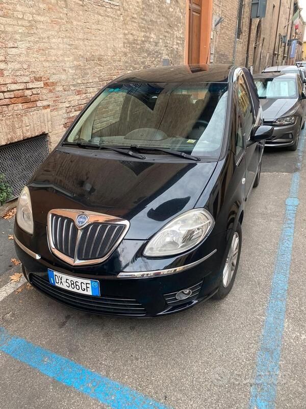 Nero Usata 2009 Lancia Musa Monovolume | 4000 € (Buon prezzo) - Immagine 1/4