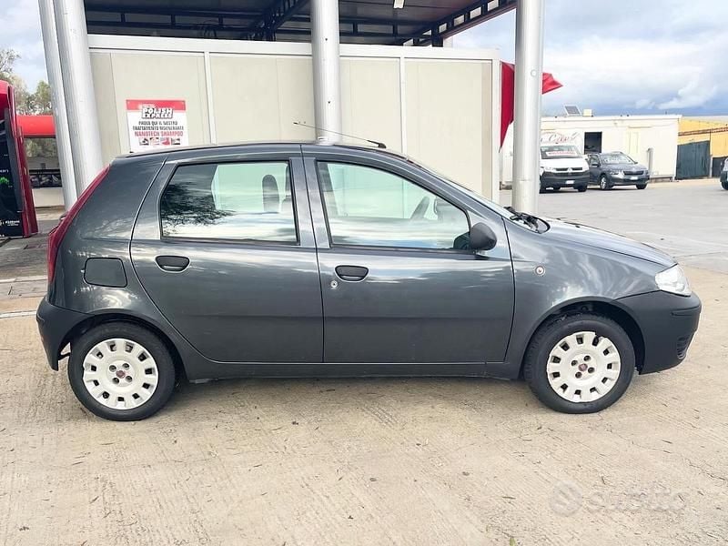 Usata Fiat Punto Active 59 CV (43 kW) 2010 Grigio Utilitaria