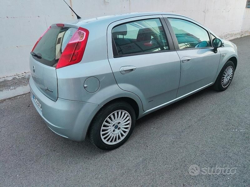Usata 2008 Fiat Grande Punto Due volumi | 1300 € (Super prezzo) - Immagine 1/4