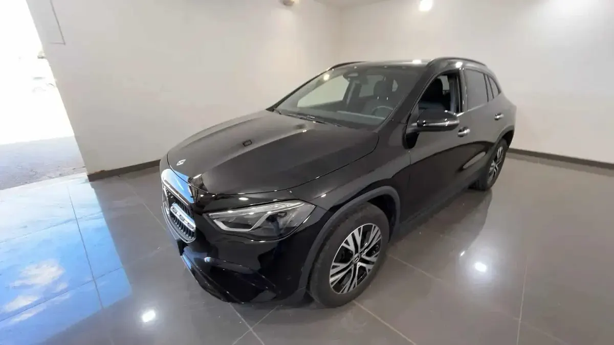 Gebraucht Mercedes GLA200 Advanced Plus 150 PS (110 kW) 2024 Schwarz SUV