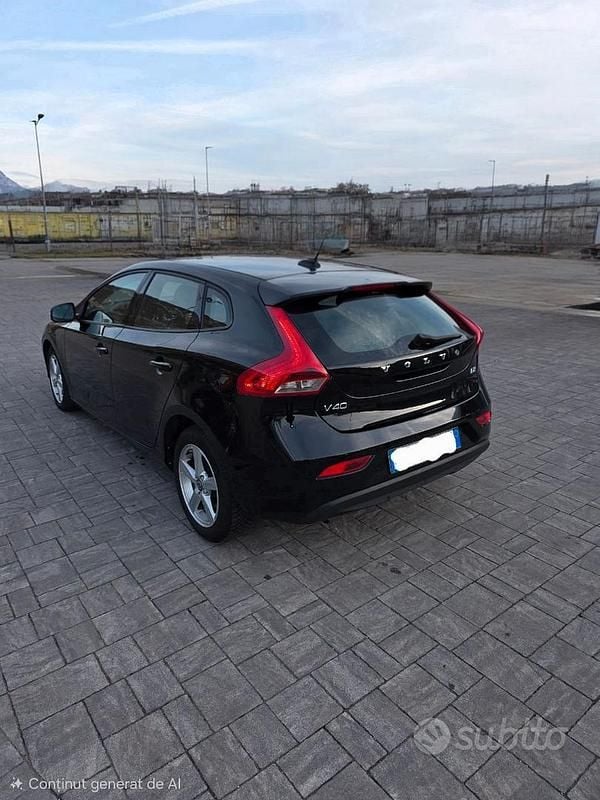 Gebraucht Volvo V40 120 PS (88 kW) 2015 Schwarz Limousine