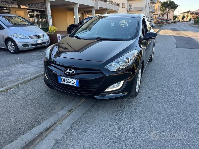 Usata Hyundai i30 GO! 110 CV (80 kW) 2014 Nero Station wagon