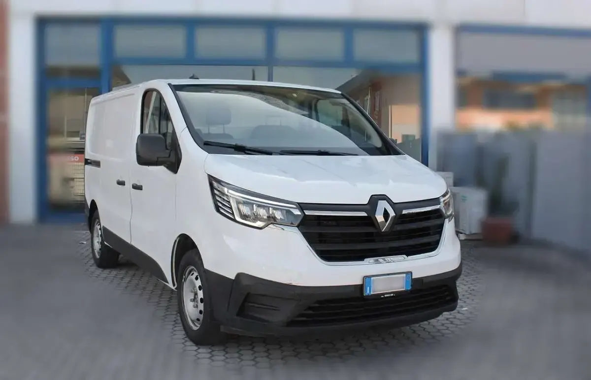 Usata Renault Trafic 110 CV (80 kW) 2024 Bianco ghiaccio Monovolume