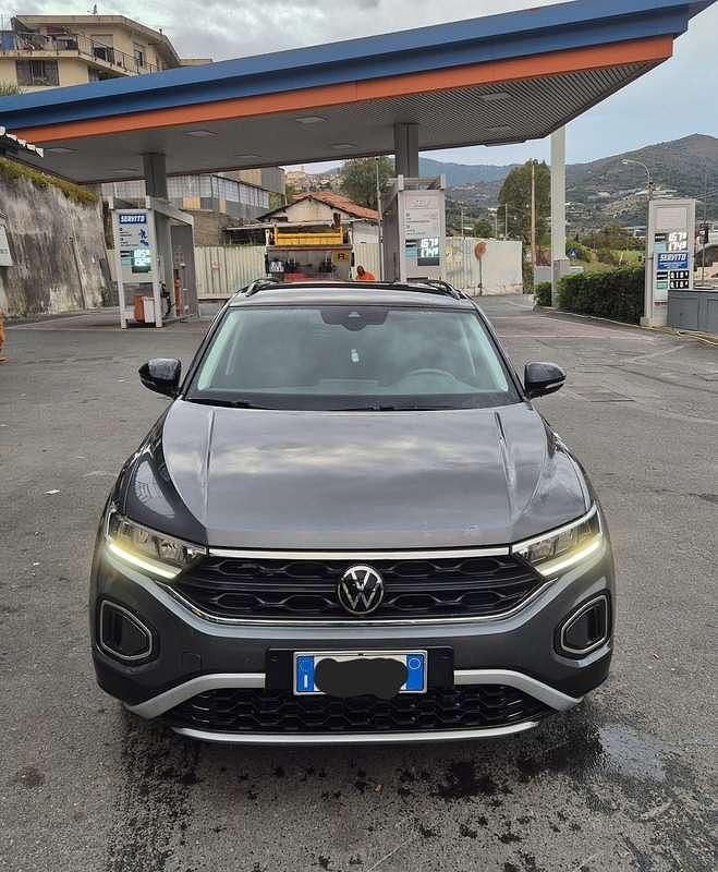 Usata VW T-Roc Life 116 CV (85 kW) 2023 Grigio SUV