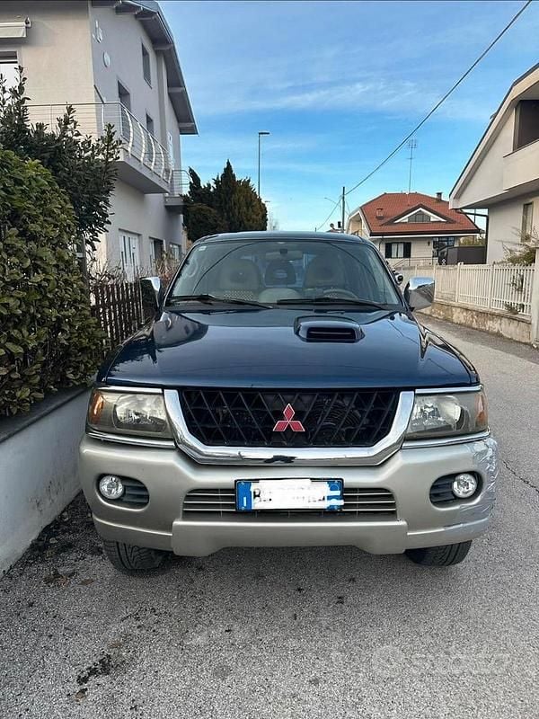 Usata Mitsubishi Pajero Sport 2000 Blu SUV