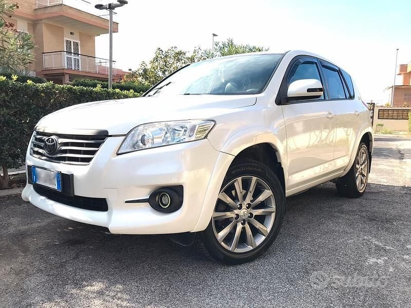 Usata Toyota RAV4 Executive 150 CV (110 kW) 2012 Bianco SUV