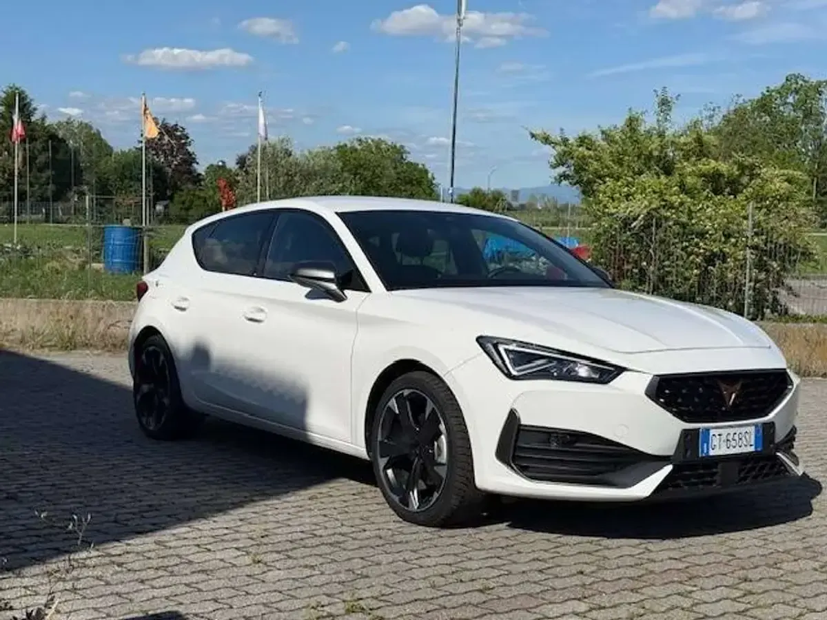 Usata Cupra Leon 150 CV (110 kW) 2024 Bianco Berlina