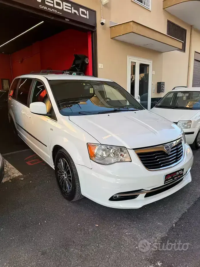 Usata Lancia Voyager Platinum 177 CV (130 kW) 2015 Bianco Monovolume