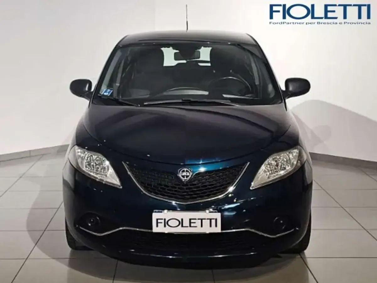 Usata Lancia Ypsilon Silver 95 CV (69 kW) 2018 Blu/azzurro Utilitaria