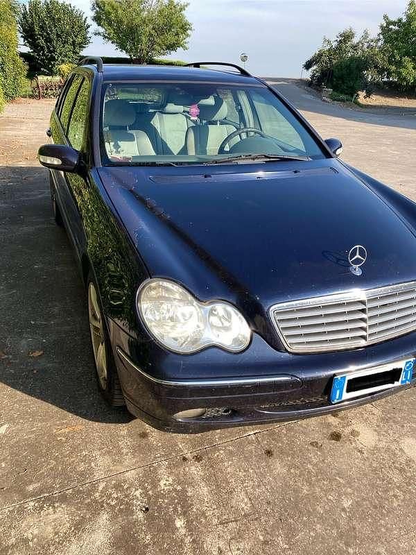 Usata Mercedes C220 Elegance 143 CV (105 kW) 2004 Blu/azzurro Station wagon
