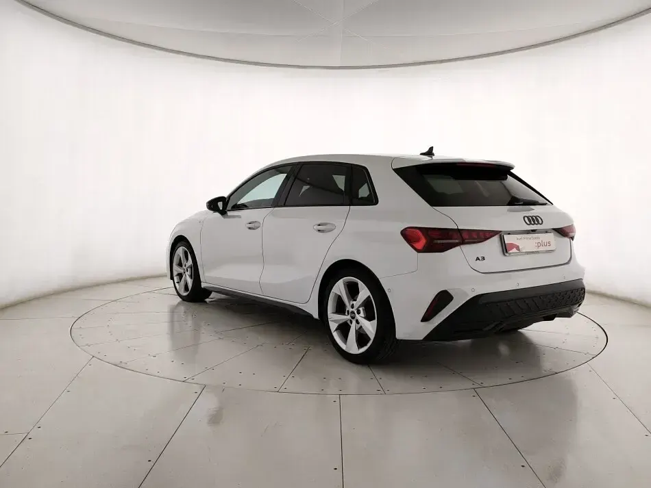 Usata Audi A3 S-Line 150 CV (110 kW) 2025 Bianco ghiaccio metallizzato Berlina