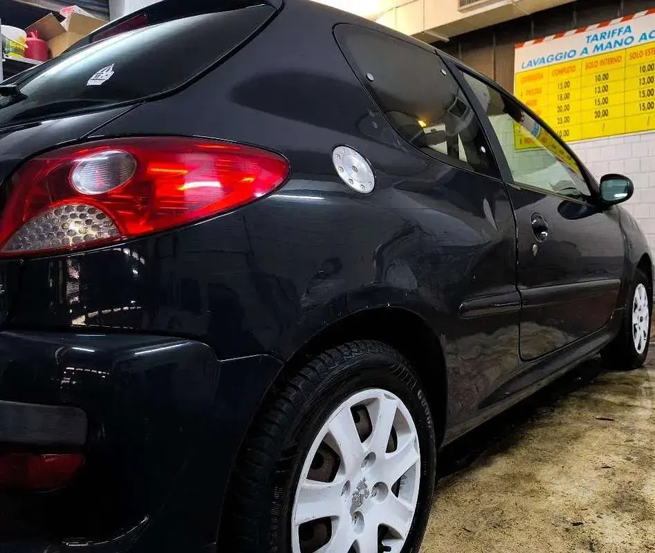 Usata Peugeot 206 60 CV (44 kW) 2011 Nero Berlina