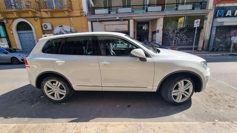 Bianco Usata 2013 VW Touareg Executive SUV | 12.500 € (Super prezzo) - Immagine 1/4