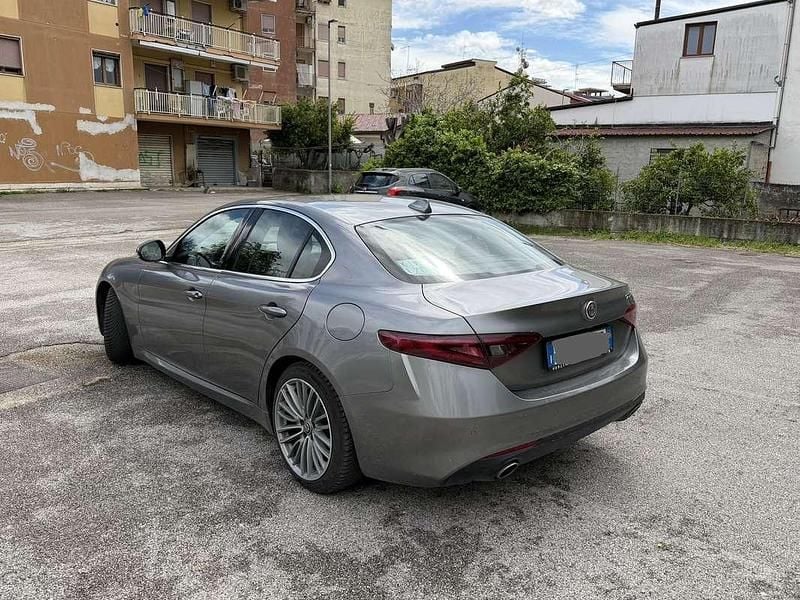 Usata Alfa Romeo Giulia Super 179 CV (131 kW) 2017 Grigio Berlina