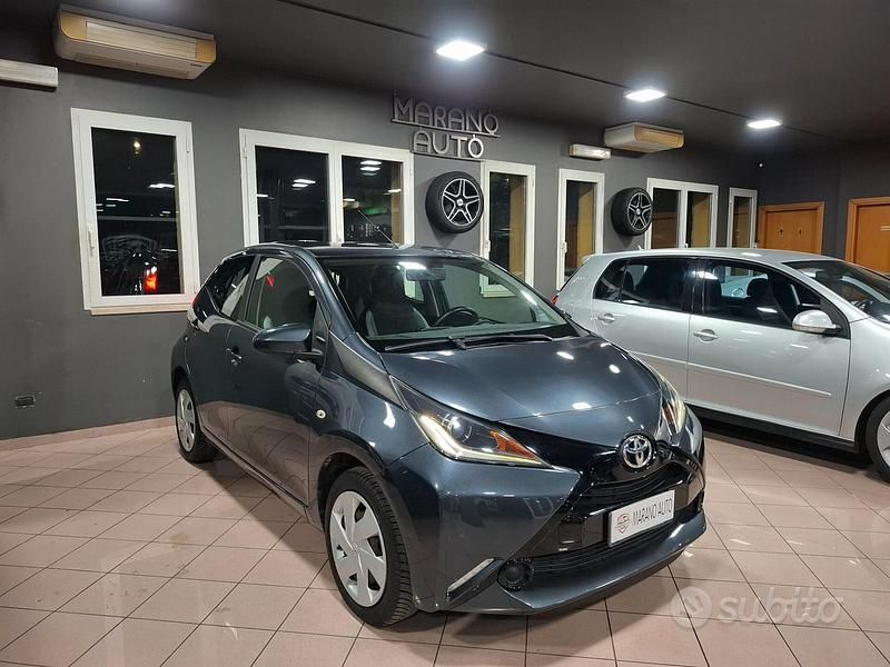 Usata Toyota Aygo 69 CV (50 kW) 2015 Grigio Utilitaria