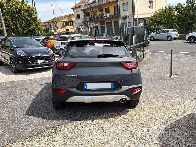 Begagnad Kia Stonic Urban 101 HK (74 kW) 2023 Grå SUV