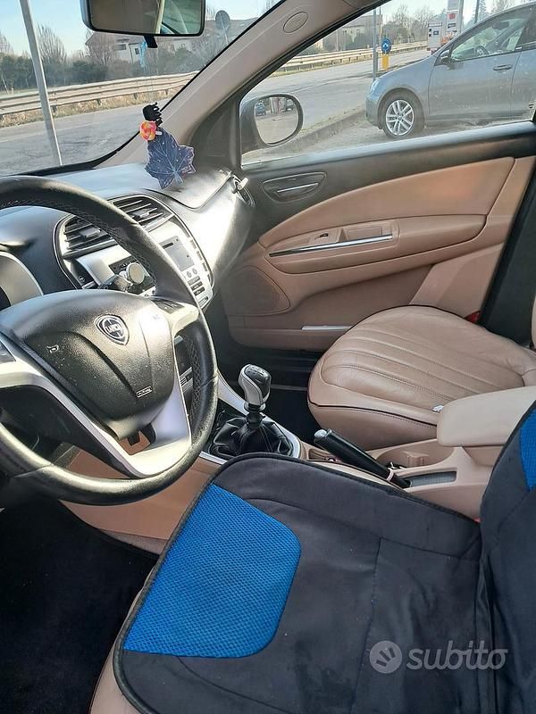 Usata Lancia Delta 105 CV (77 kW) 2013 Utilitaria