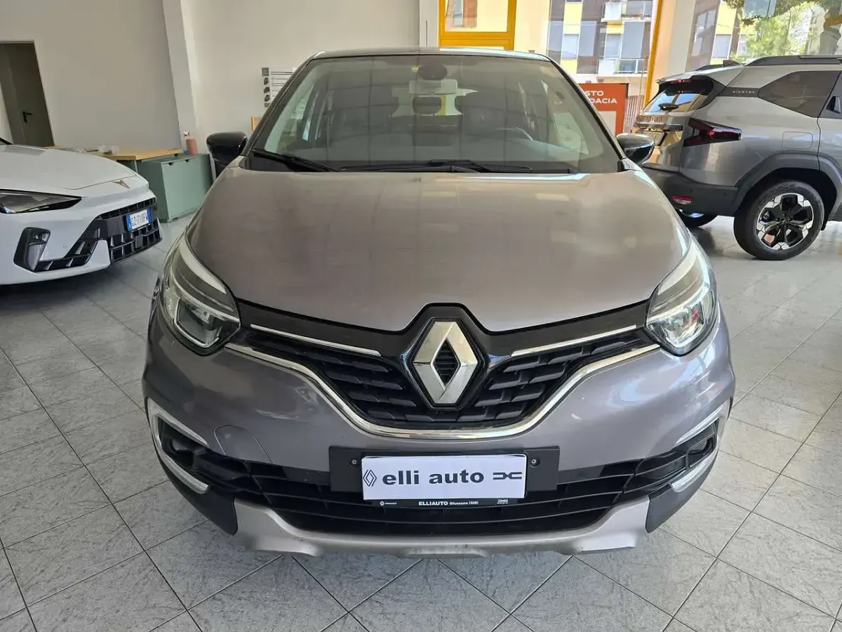 Usata Renault Captur 90 CV (66 kW) 2018 Grigio cassiopea SUV