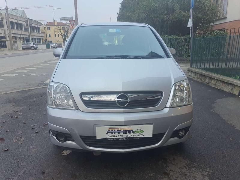 Usata Opel Meriva Cosmo 105 CV (77 kW) 2008 Argento Monovolume