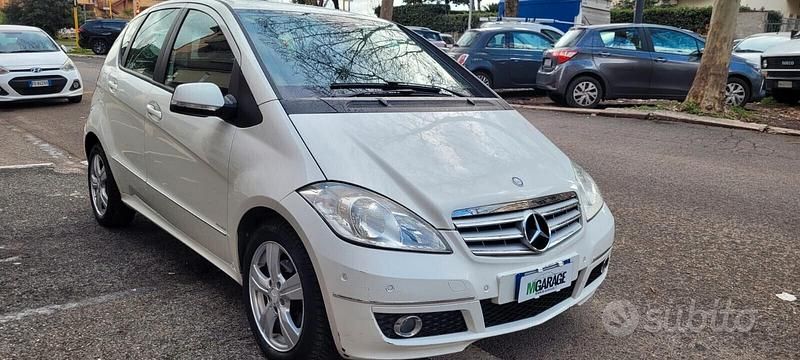 Usata Mercedes A180 Premium 108 CV (79 kW) 2011 Bianco Berlina