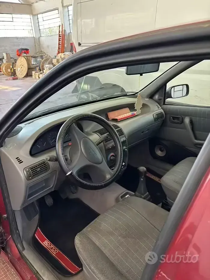 Usata Fiat Punto 54 CV (39 kW) 1994 Rosso Berlina