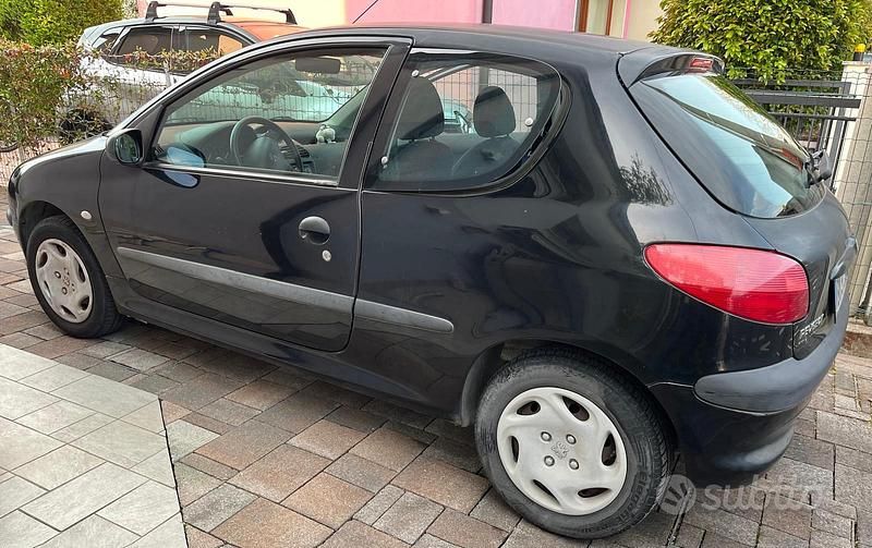 Usata Peugeot 206 2002 Nero Berlina