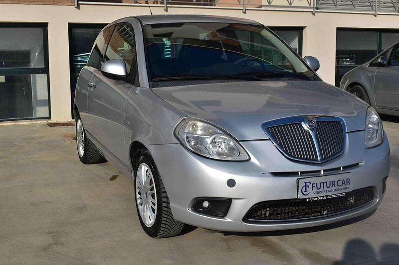 Usata Lancia Ypsilon 69 CV (50 kW) 2011 Grigio Utilitaria
