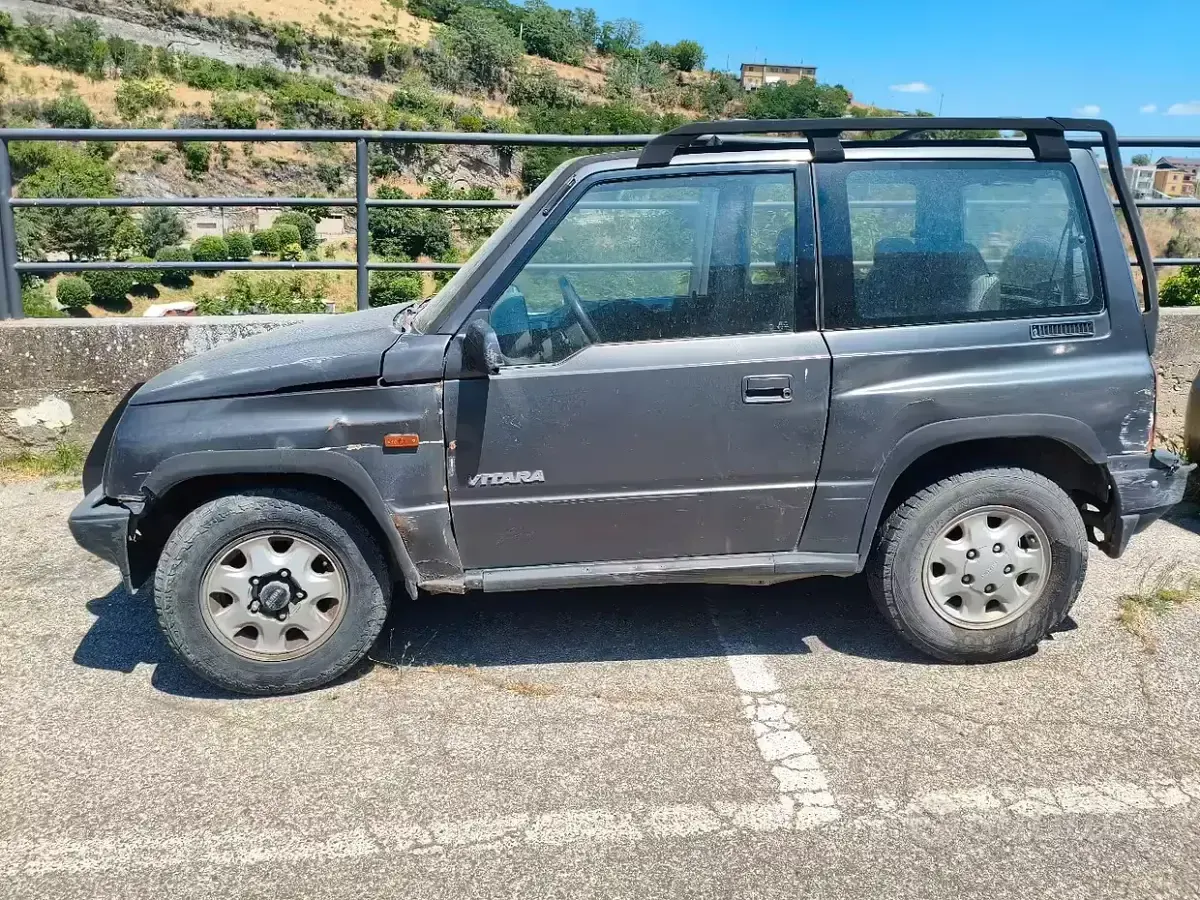 Usata Suzuki Vitara 75 CV (55 kW) 1990 Nero SUV
