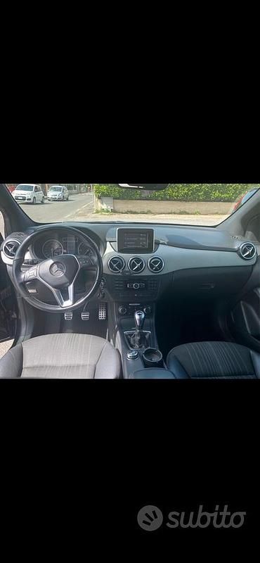 Usata Mercedes B200 Premium 2012 Nero Monovolume