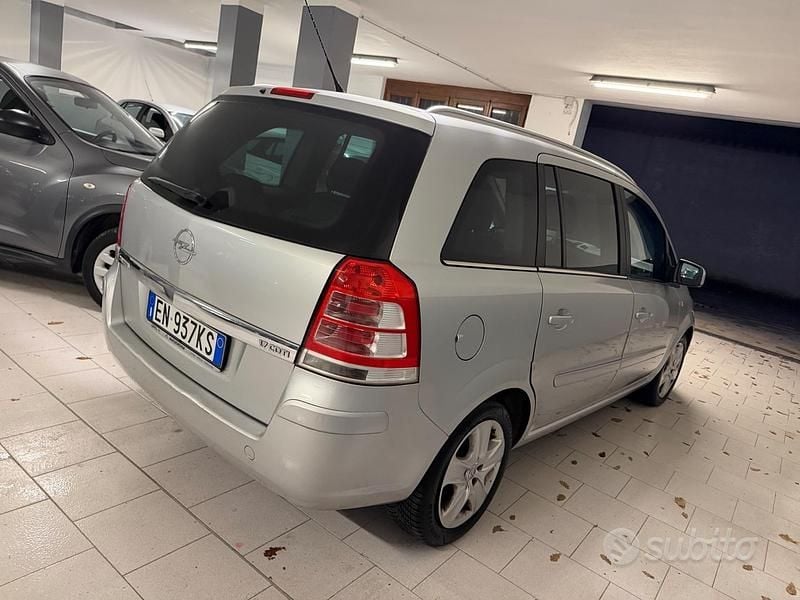 Usata Opel Zafira Cosmo 110 CV (80 kW) 2011 Grigio Monovolume